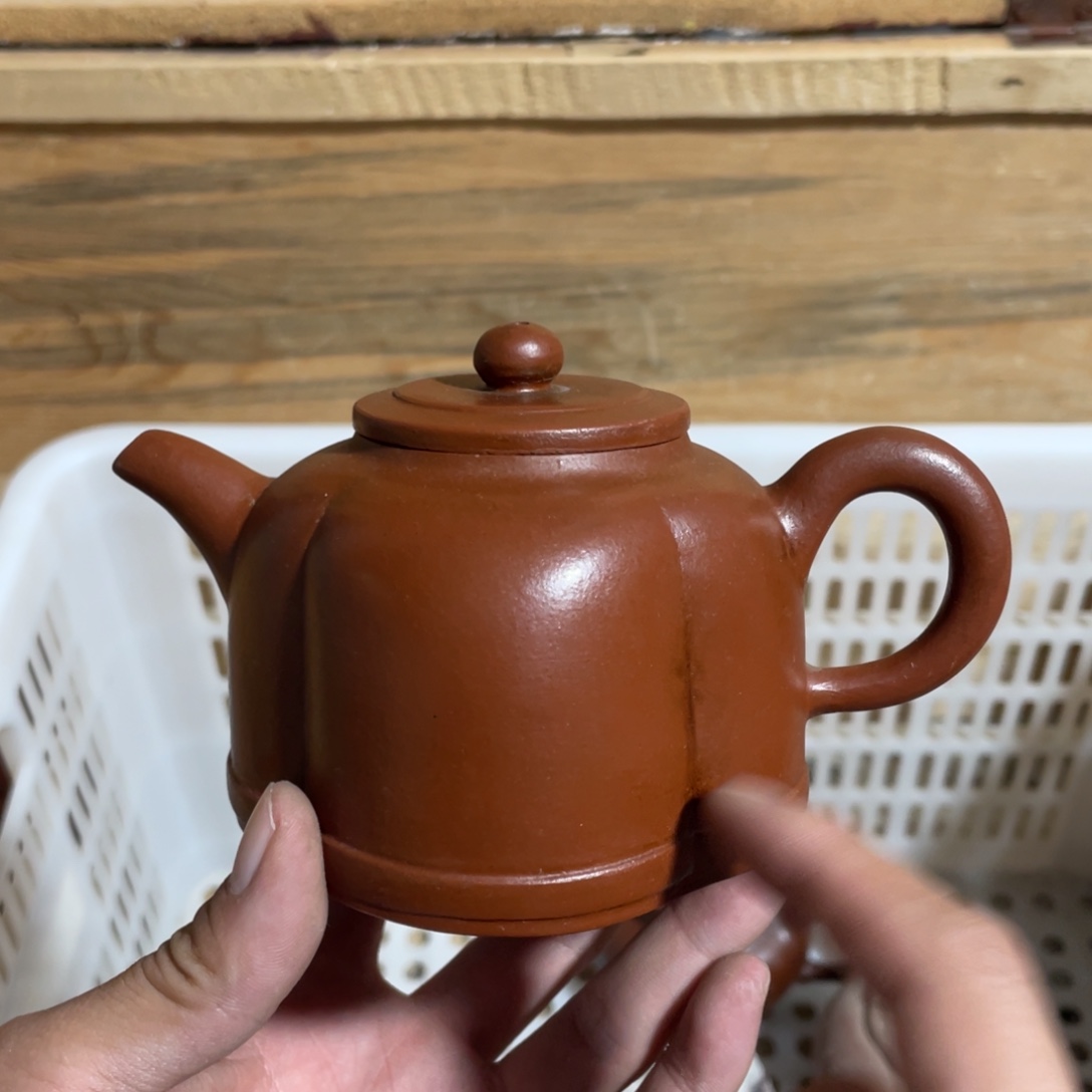 紫砂茶壶老厂紫砂壶一件。
