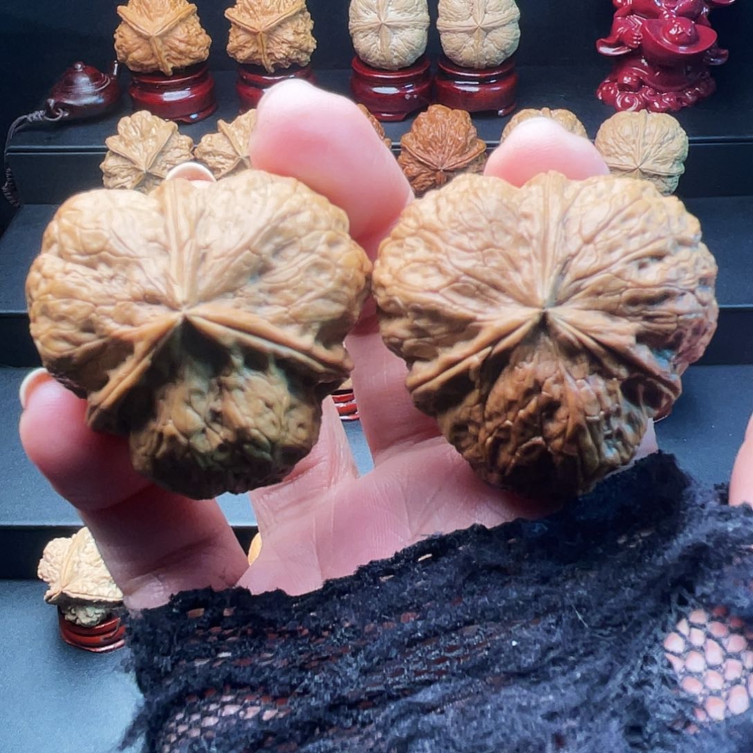 文玩核桃把件正奔三……