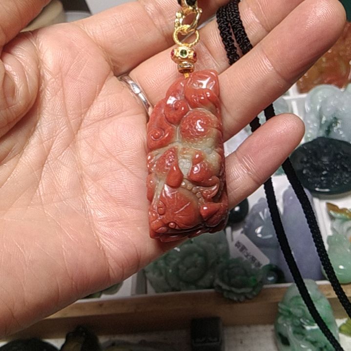 翡翠吊坠(赠链)未镶嵌