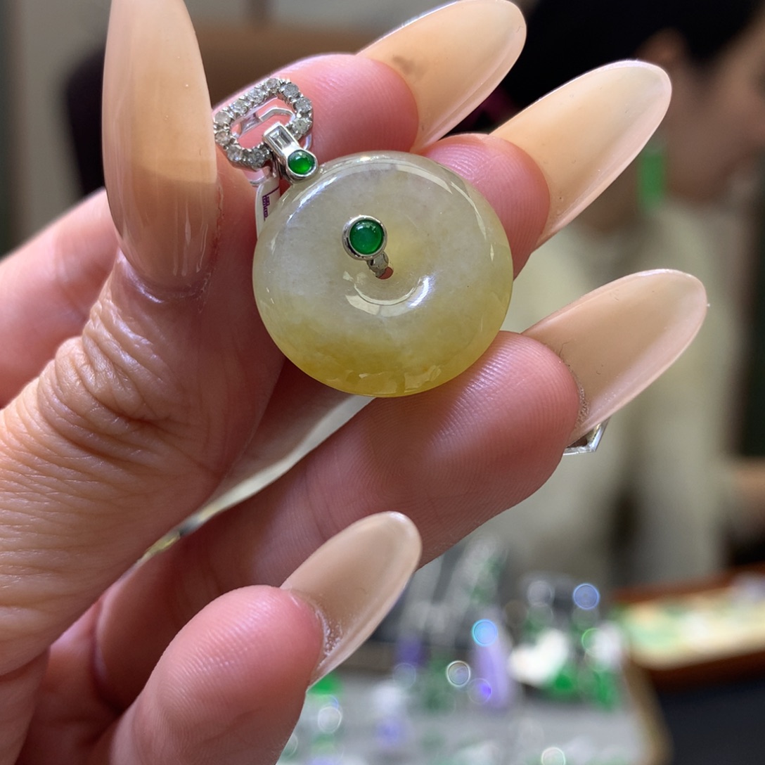 颈饰18K金镶嵌翡翠