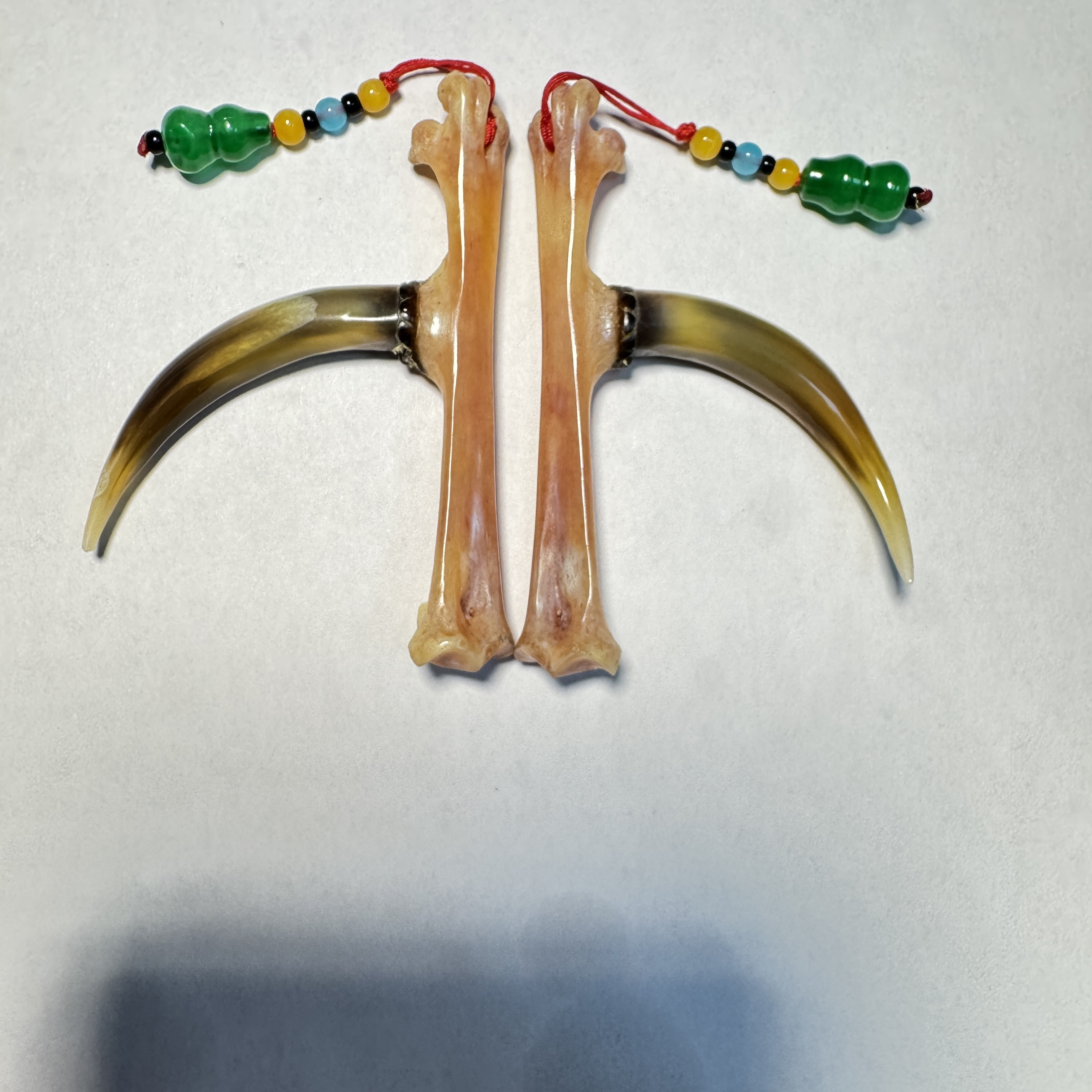 鸡爪骨工艺品，炫彩蹬弯钩鸡爪骨一对
