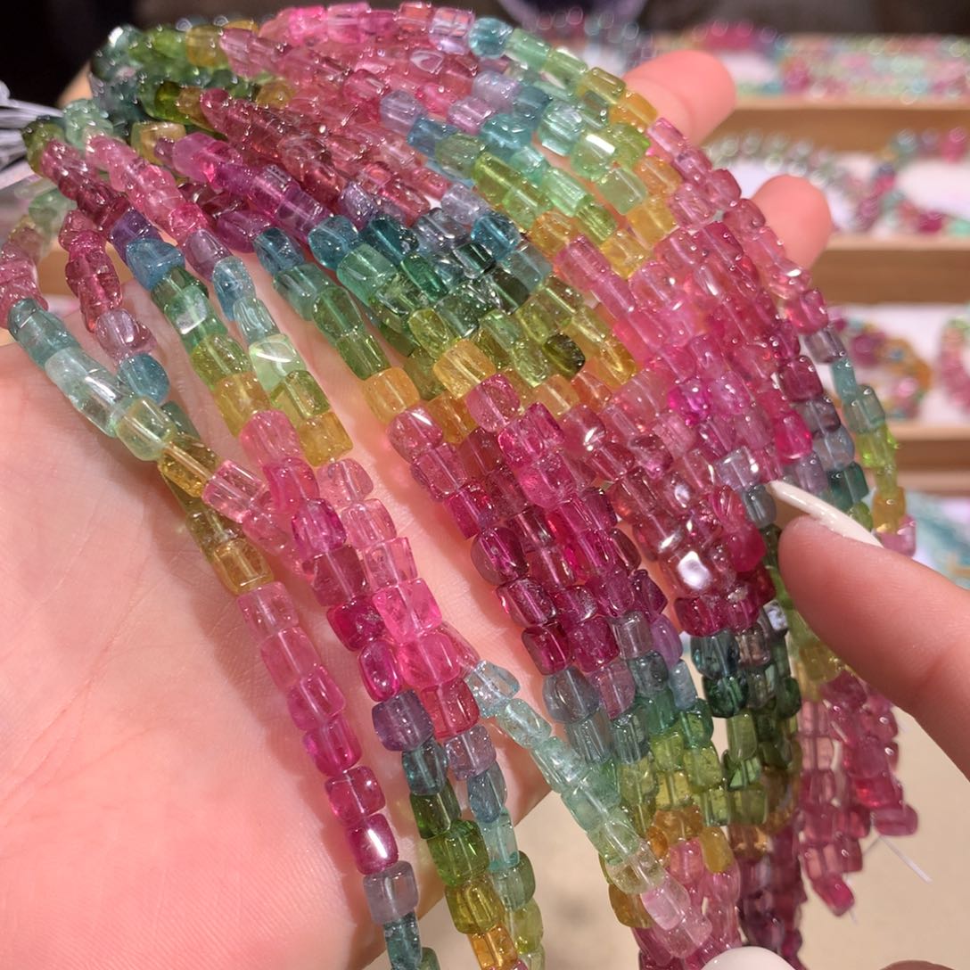 碧玺多样性发货一件未镶嵌