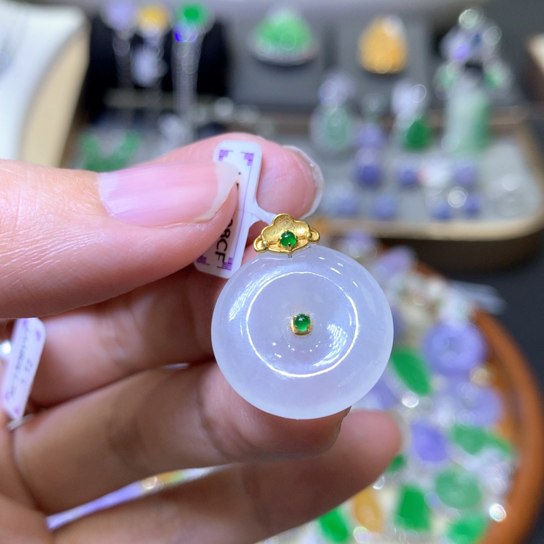 【闪购商品】翡翠颈饰18K金镶嵌翡翠吊坠项链