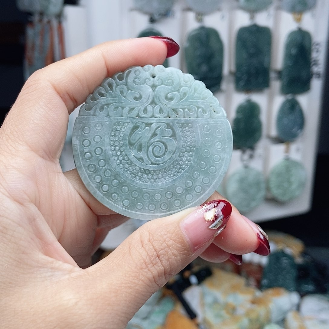 翡翠颈饰未镶嵌翡翠