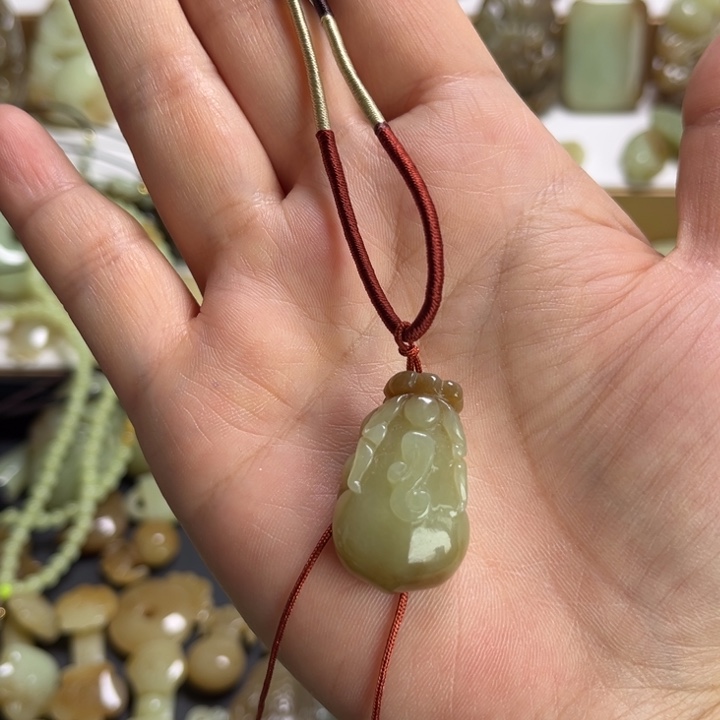 和田玉未镶嵌颈饰花*朵