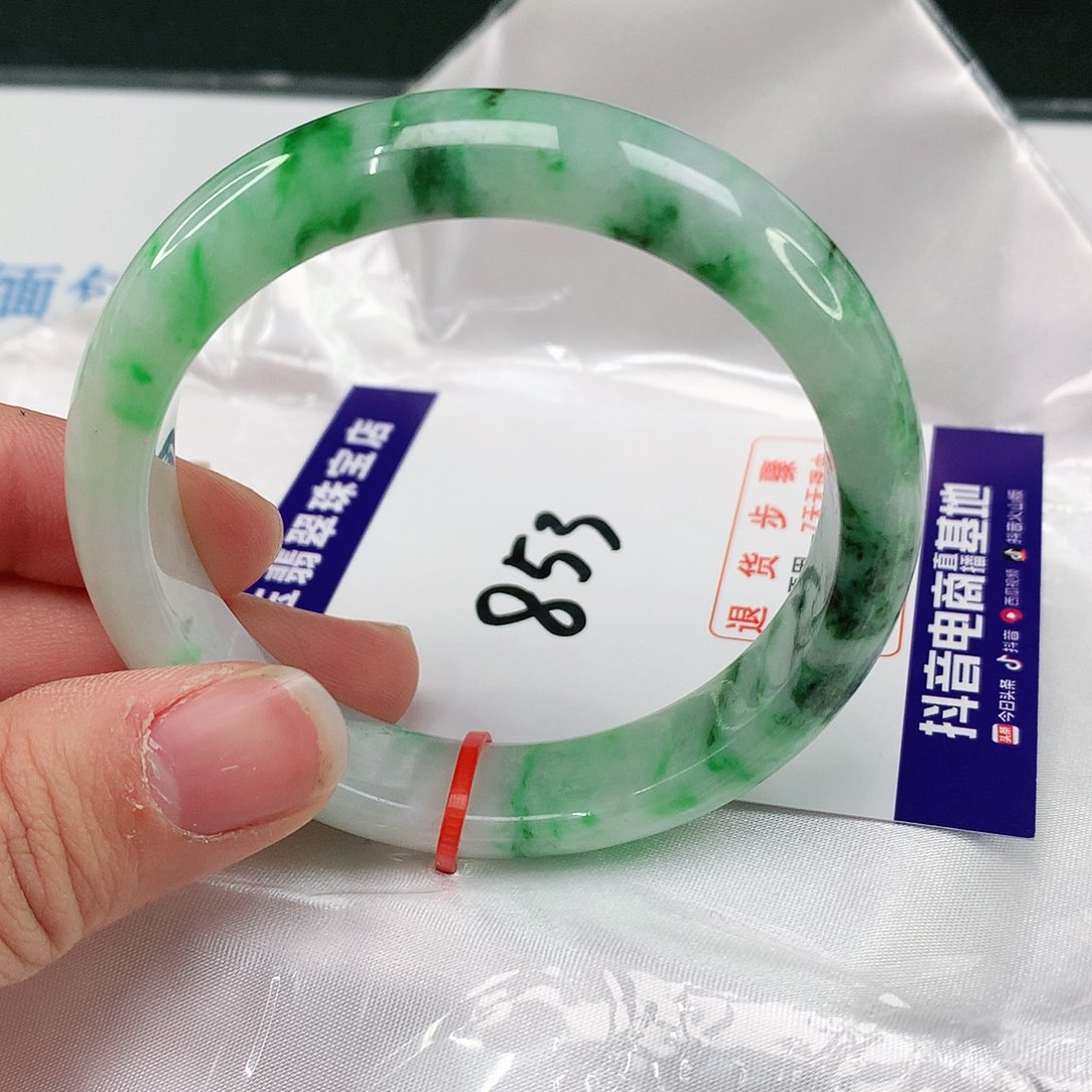 翡翠手镯未镶嵌翡翠