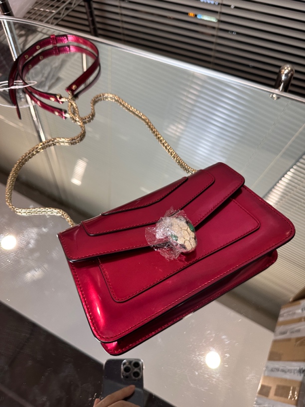 95新 BVLGARI/宝格丽 红色蛇头单肩包优雅链条设计