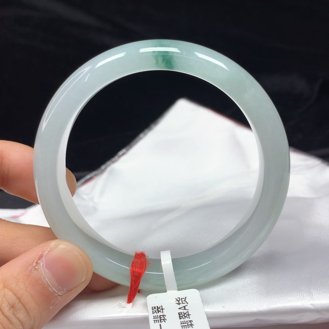 翡翠手镯（圆镯）未镶嵌56.7