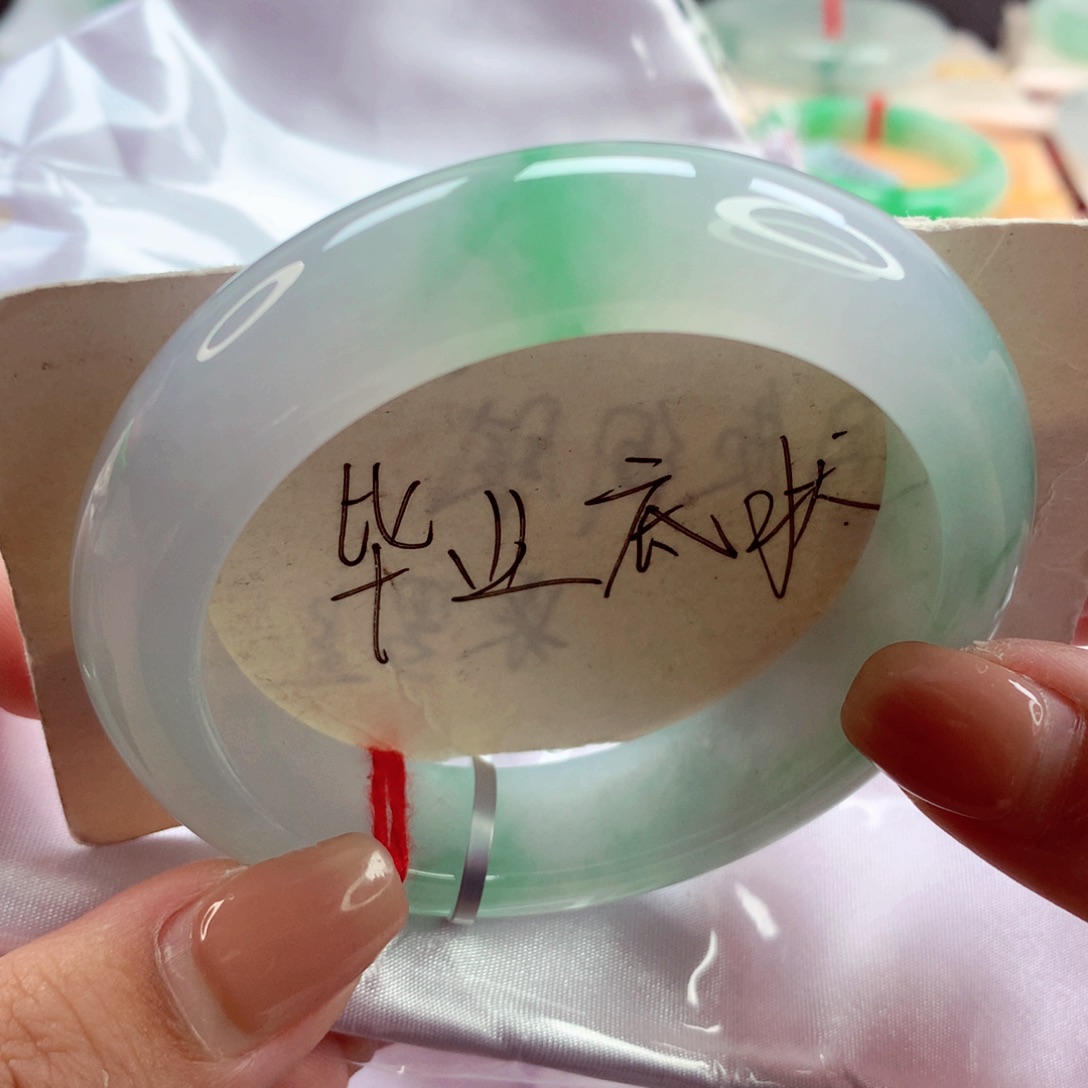 翡翠手镯未镶嵌师妹