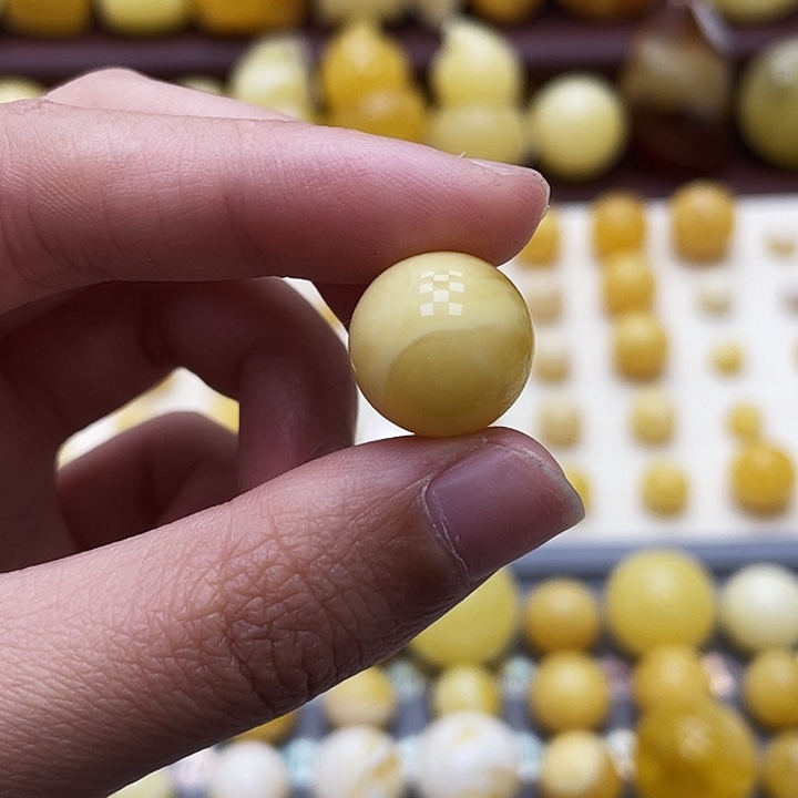 琥珀未镶嵌裸石14.3mm瑕