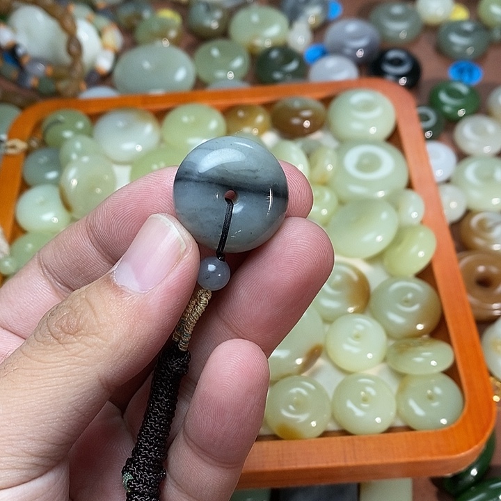 和田玉未镶嵌吊坠(不含链)