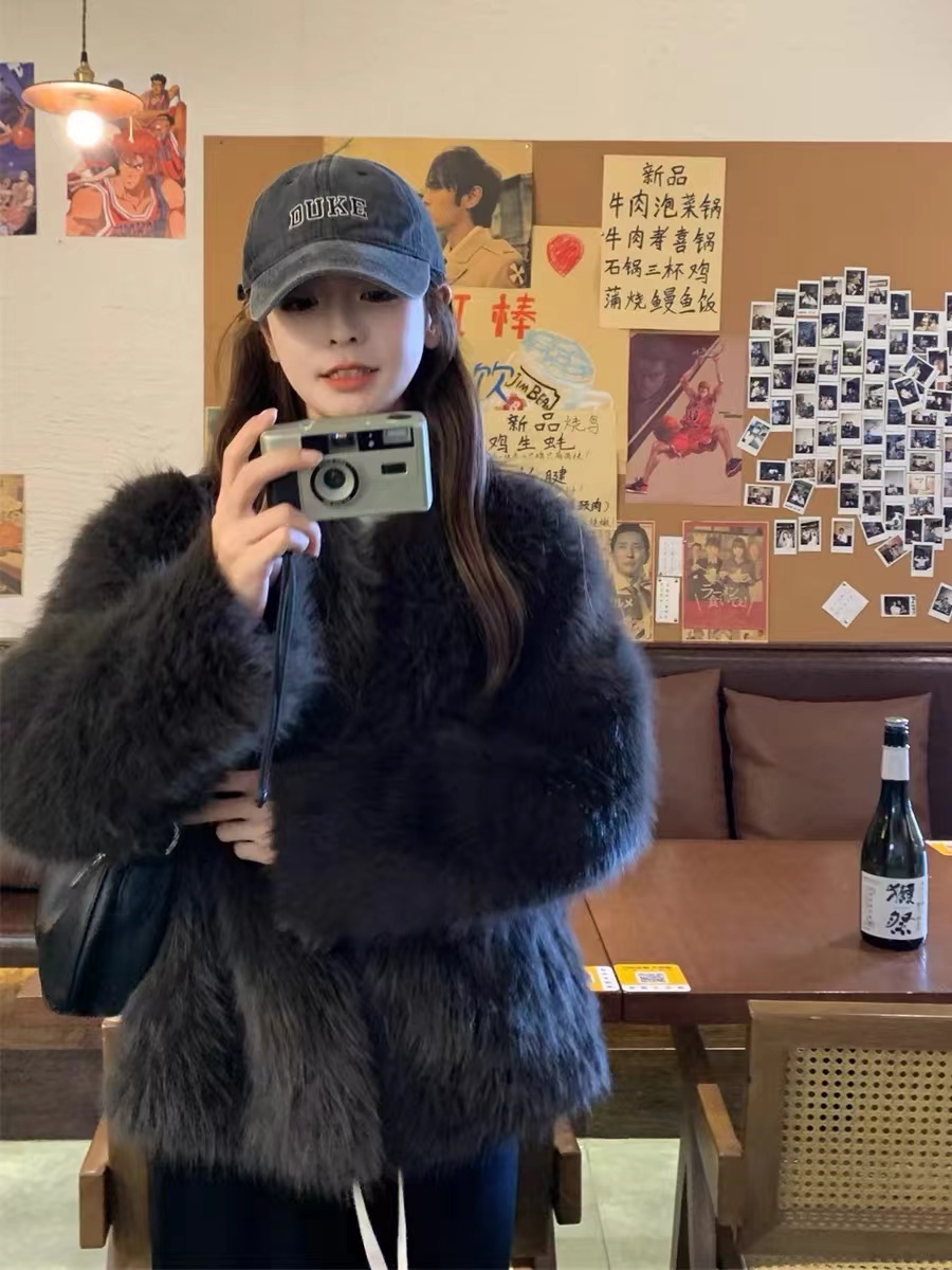 2025秋冬新款高档毛毛外套摩卡灰棕显贵V领短款加厚毛绒环保草草