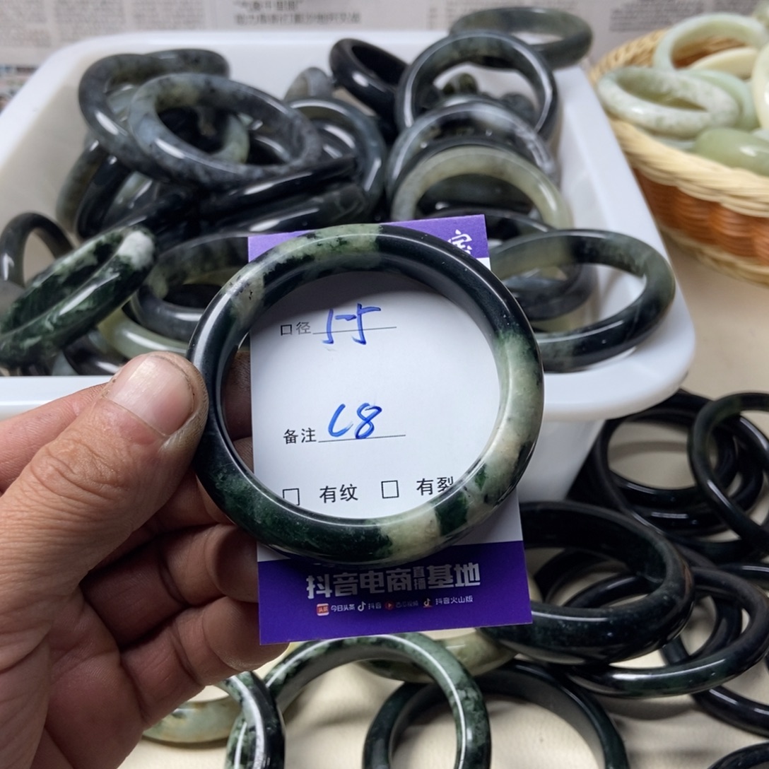 蛇纹石玉未镶嵌手镯