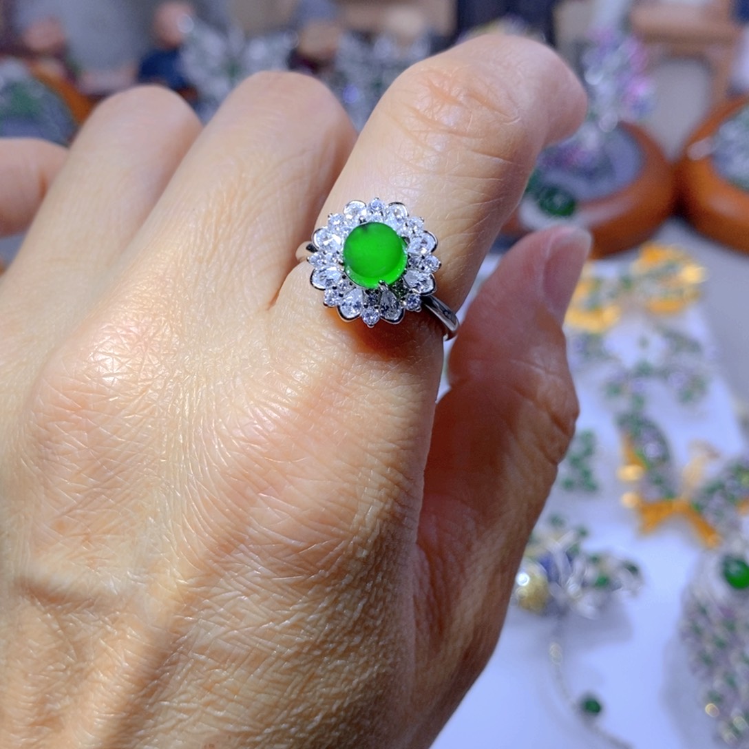 翡翠颈饰银S925镶嵌天然翡翠