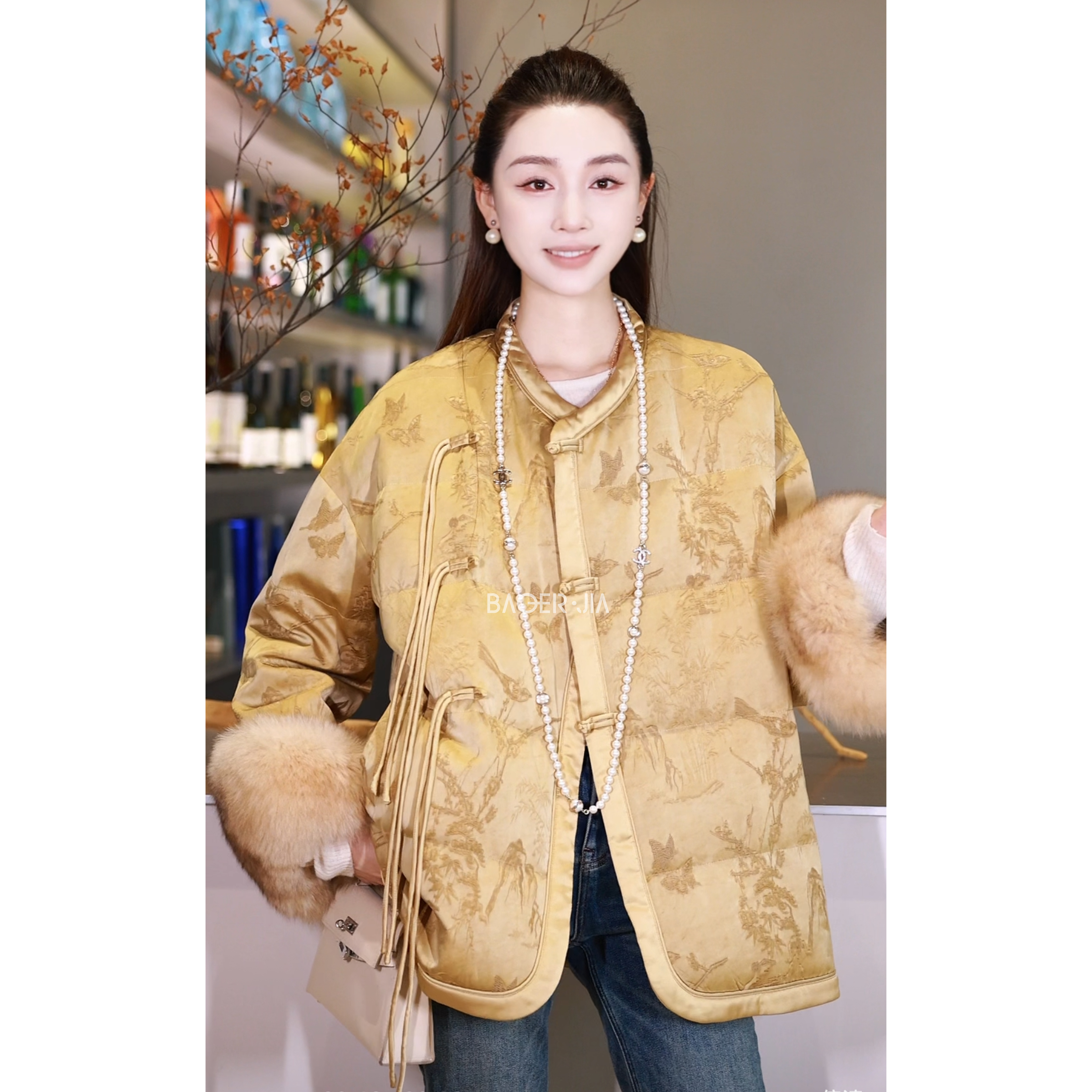 42-宝儿家含幂BH40325411冬季款国风提花保暖狐狸毛袖白鹅绒外套