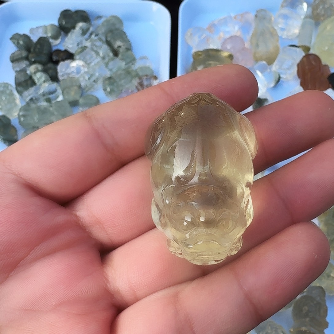 黄晶黄水晶貔貅未镶嵌焦**地