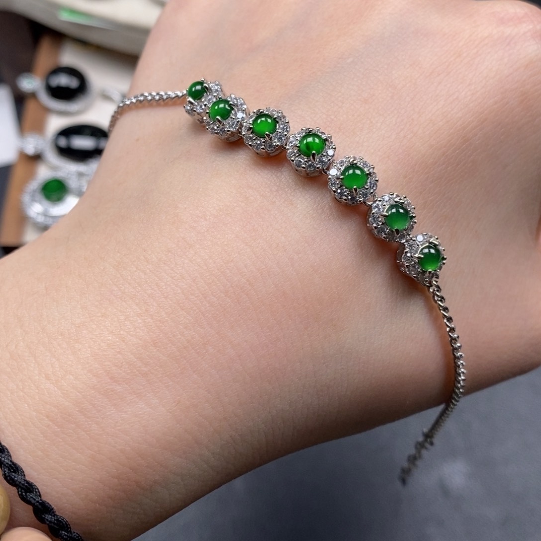 翡翠颈饰未镶嵌翡翠