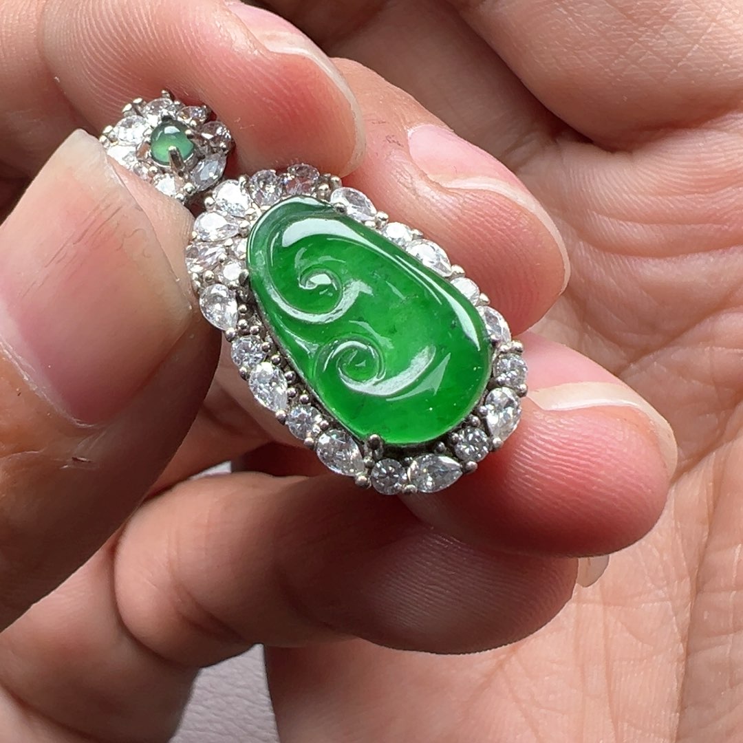 翡翠颈饰未镶嵌345677888