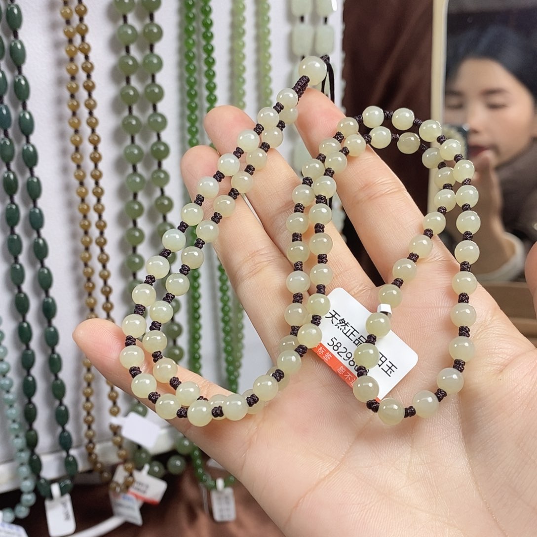 和田玉颈饰未镶嵌?****?