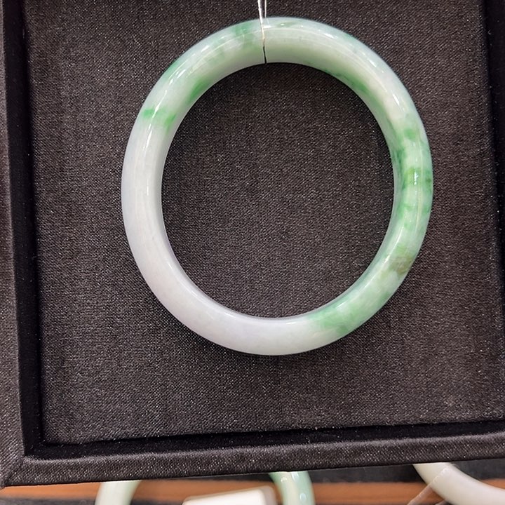 翡翠未镶嵌手镯翡翠手镯