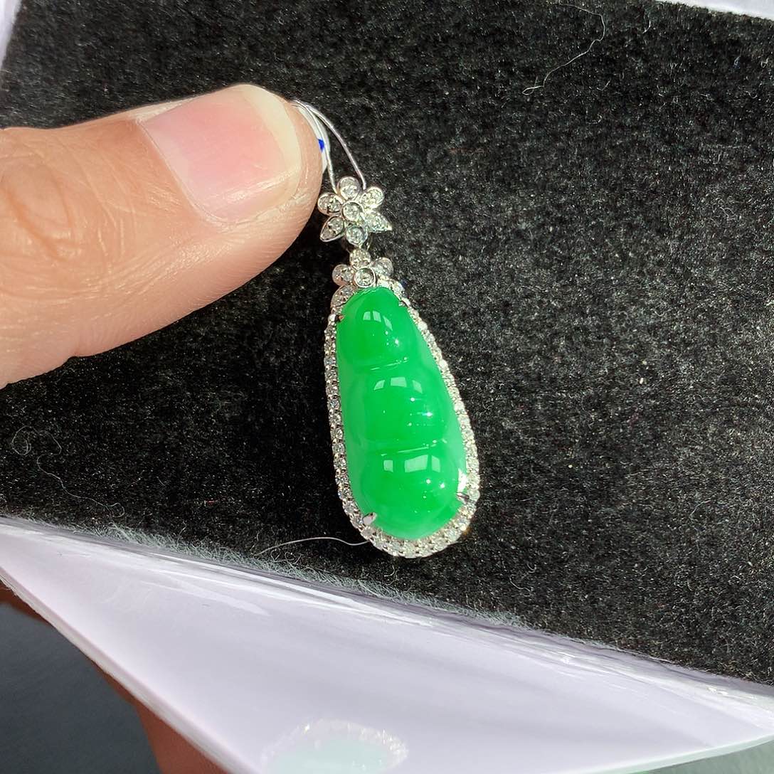 翡翠吊坠(赠链)18K金镶嵌