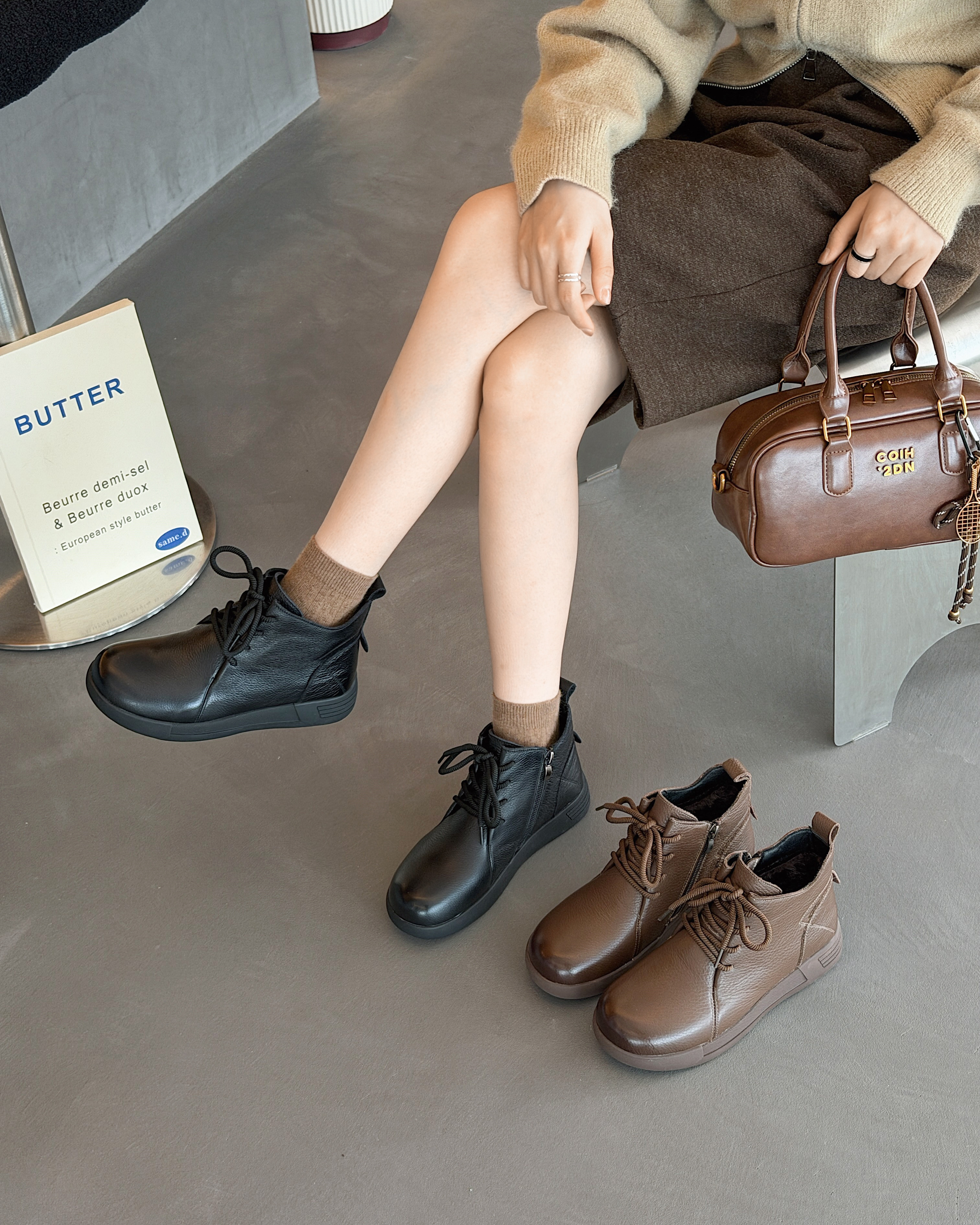 圆头马丁靴保暖侧拉链女冬季英伦风平底系带靴子纯色