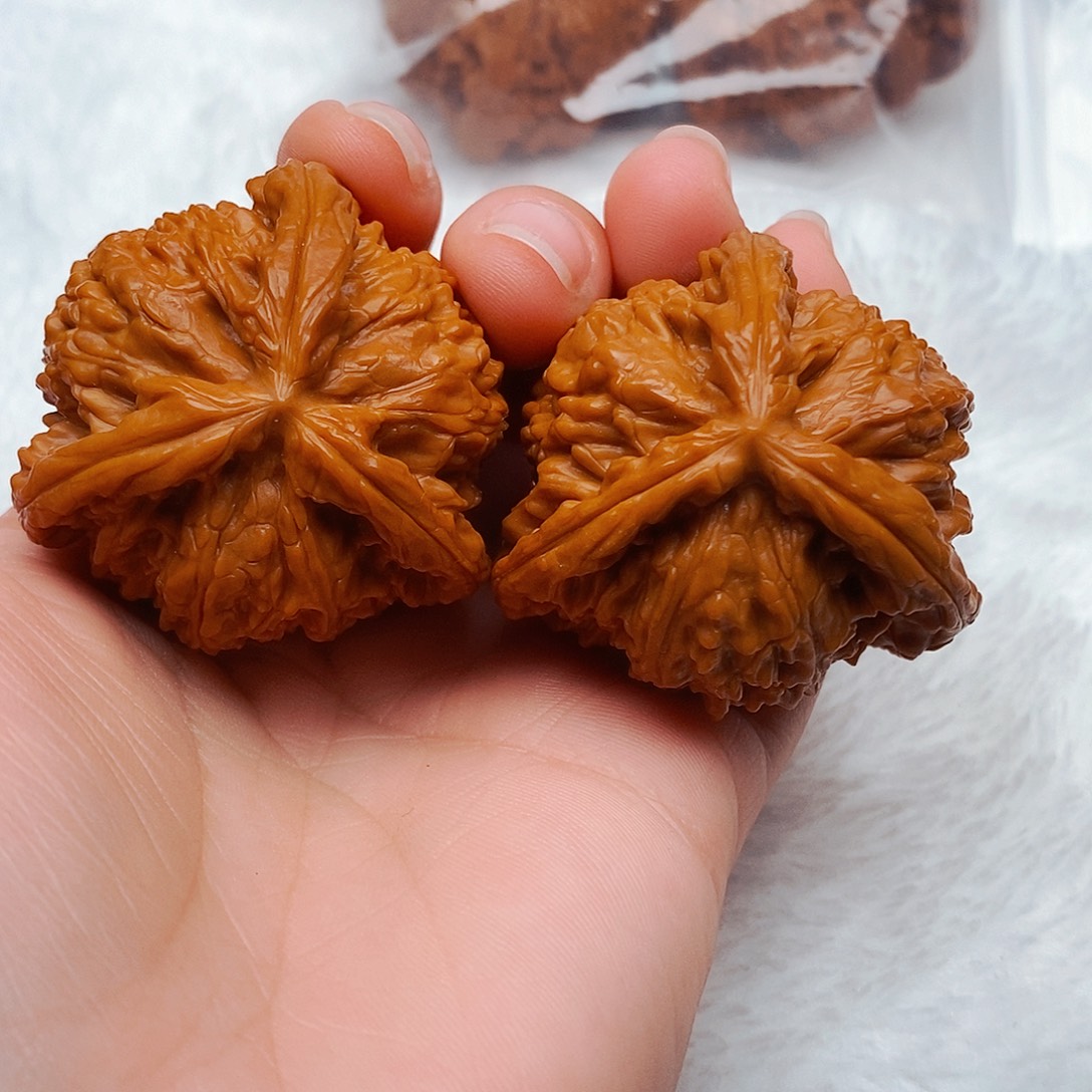 可***鸭吊坠文玩核桃三棱