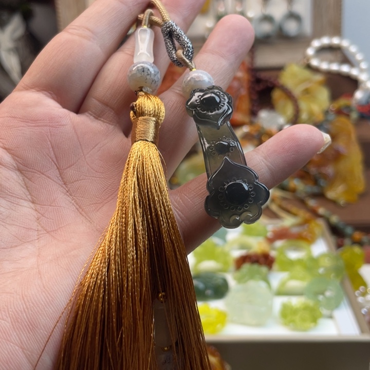 蛇纹石玉吊坠未镶嵌