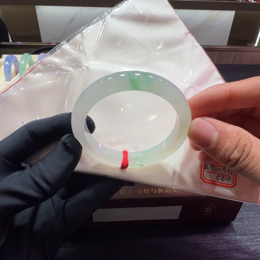 翡翠手镯未镶嵌正圈