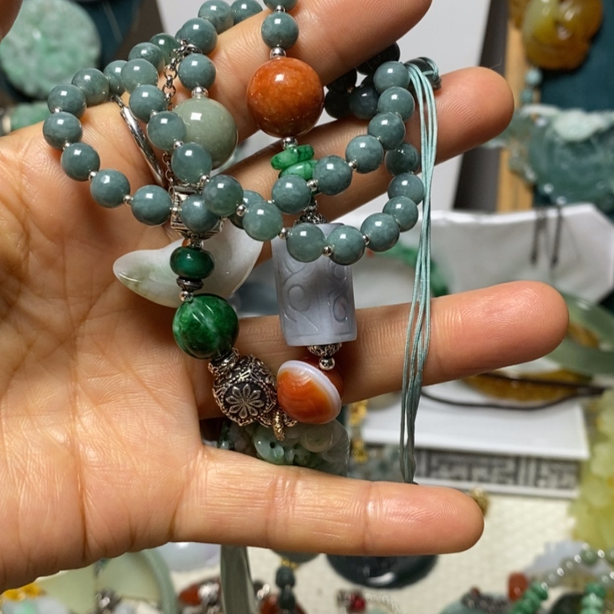 【闪购商品】翡翠吊坠(赠链)未镶嵌波*兰