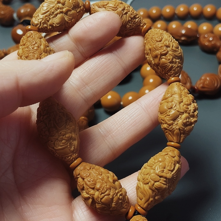 天上人间，橄榄核雕工艺