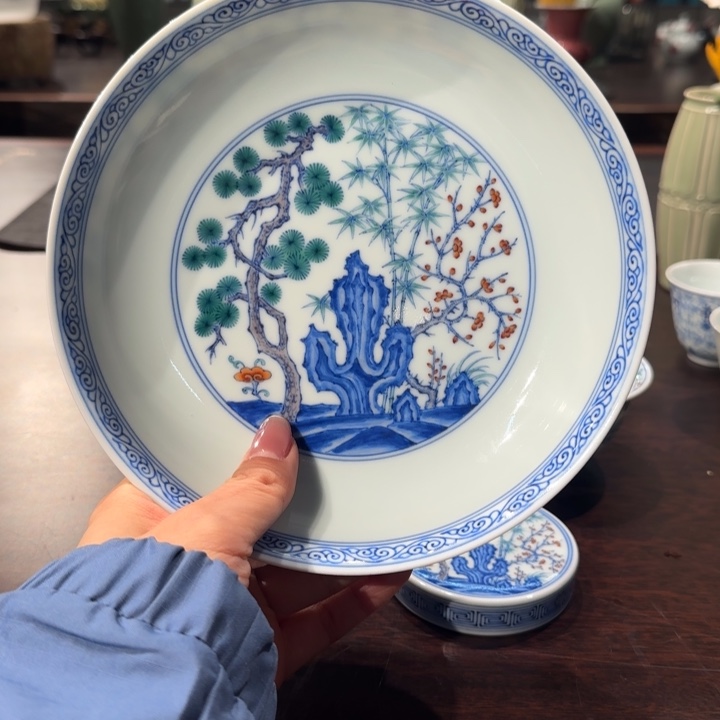 小愚斋斗彩岁寒三友壶承18cm