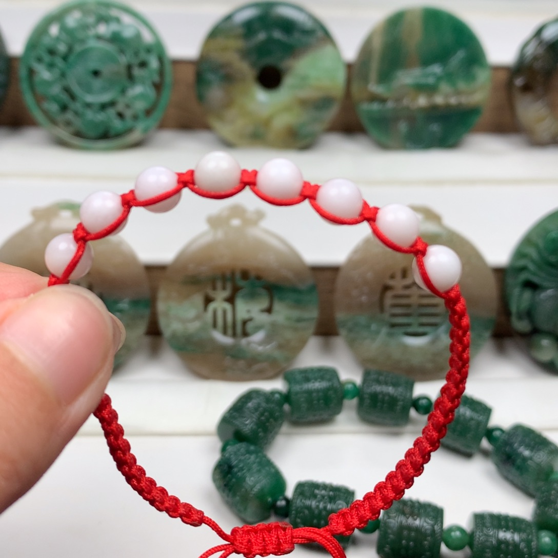 独山玉颈饰未镶嵌