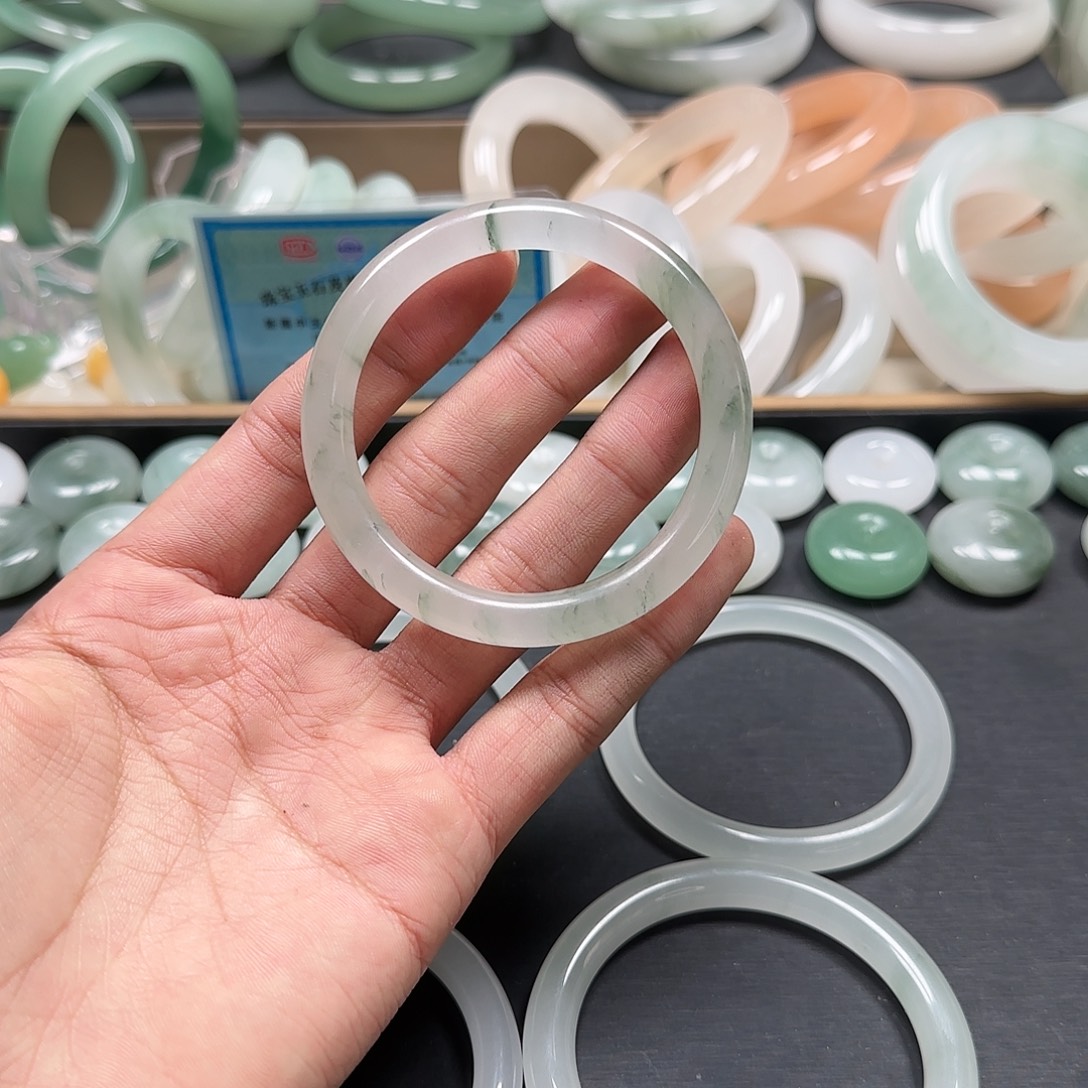 石英质玉未镶嵌手镯