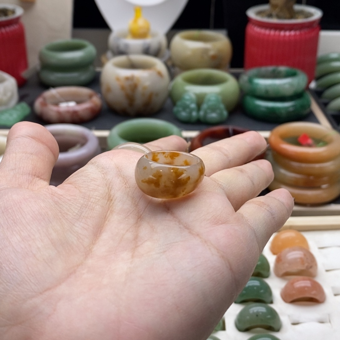 石英岩玉未镶嵌手镯