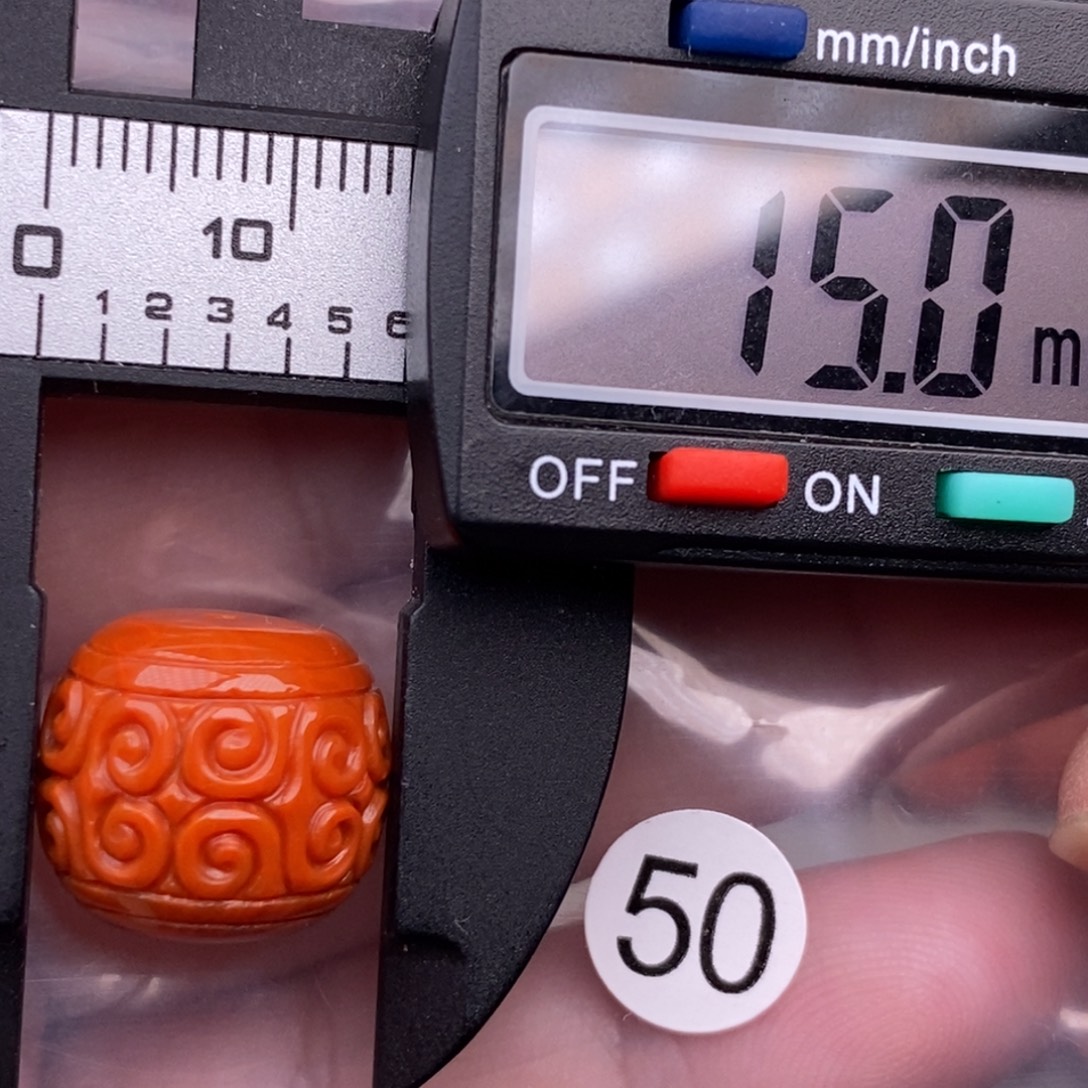 南红玛瑙未镶嵌配饰有瑕疵