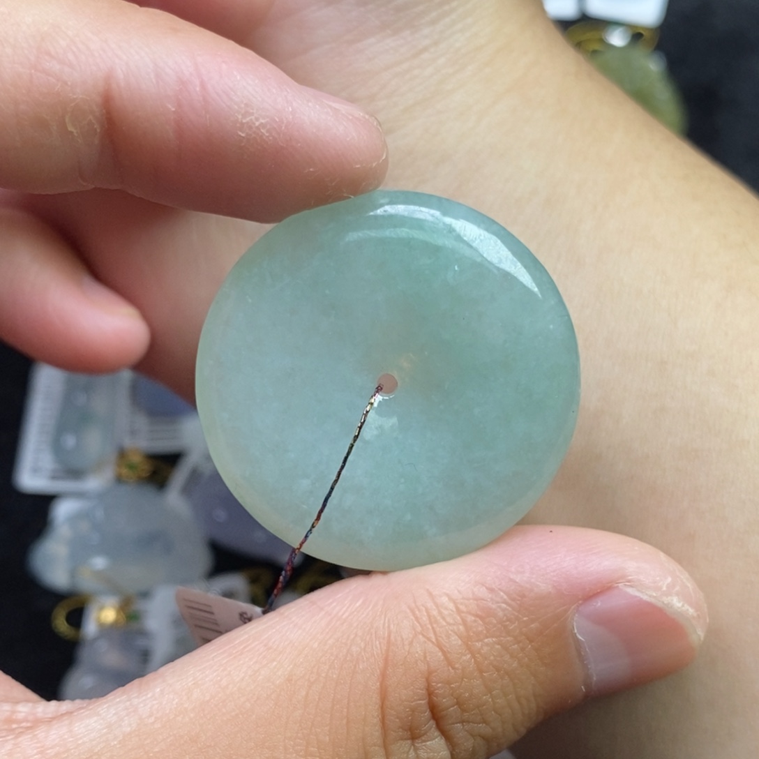 翡翠未镶嵌颈饰平安扣