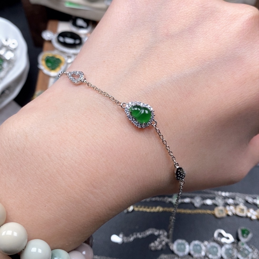 翡翠颈饰未镶嵌翡翠