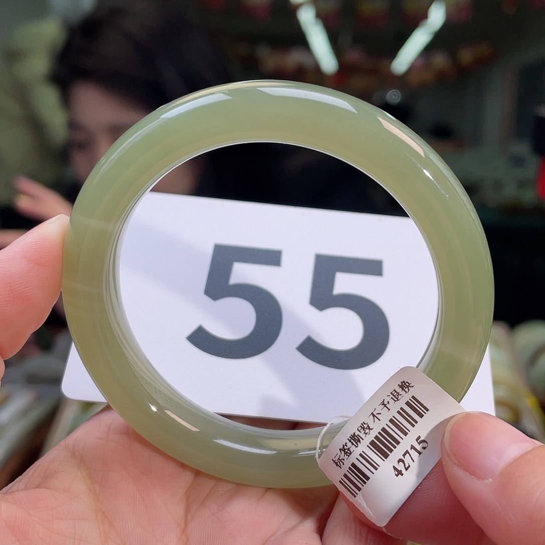 和田玉手镯未镶嵌