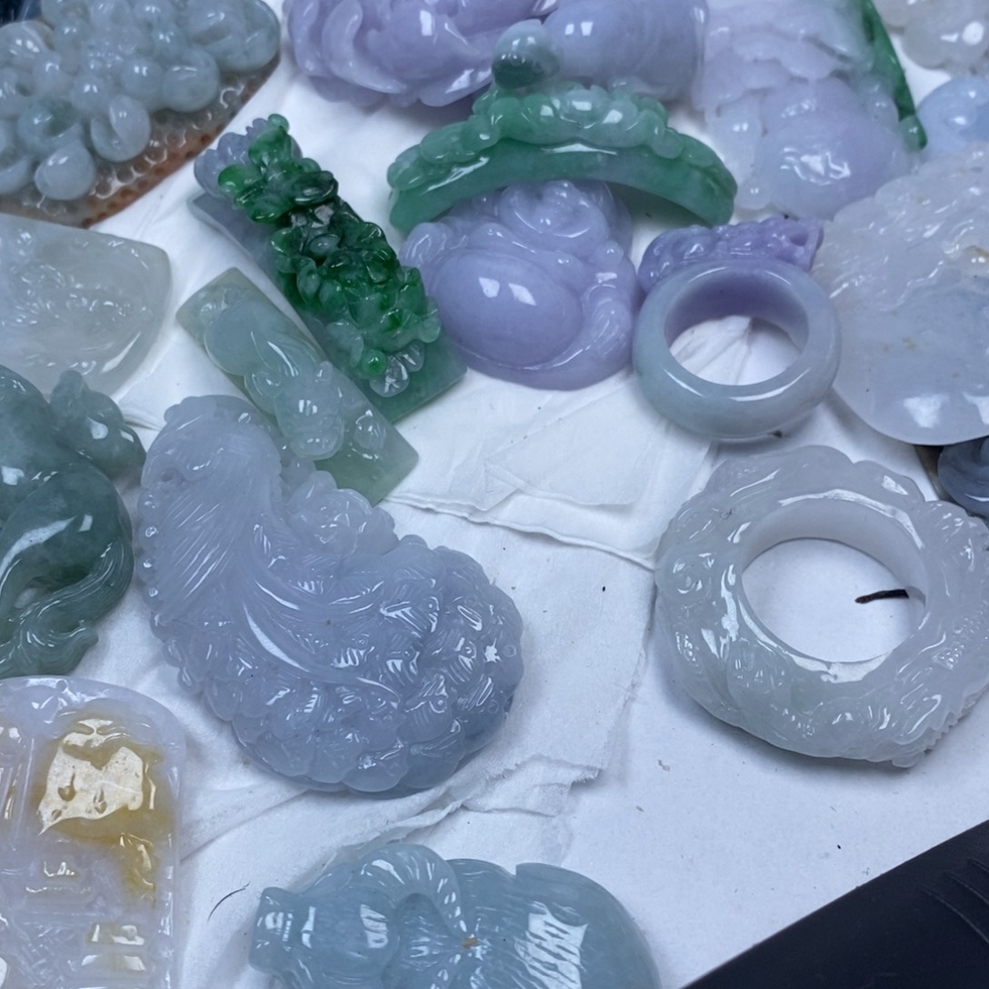 翡翠未镶嵌颈饰清**梦