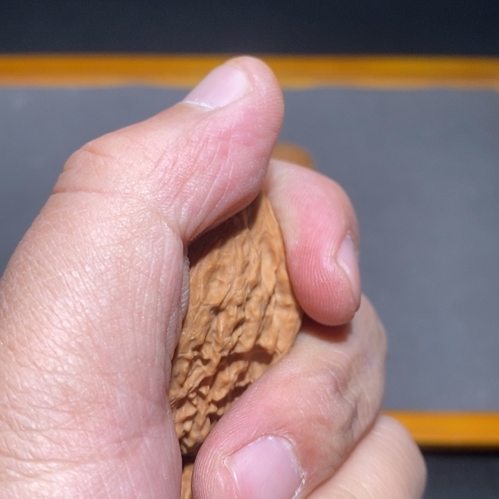 文玩核桃吊坠鸡心