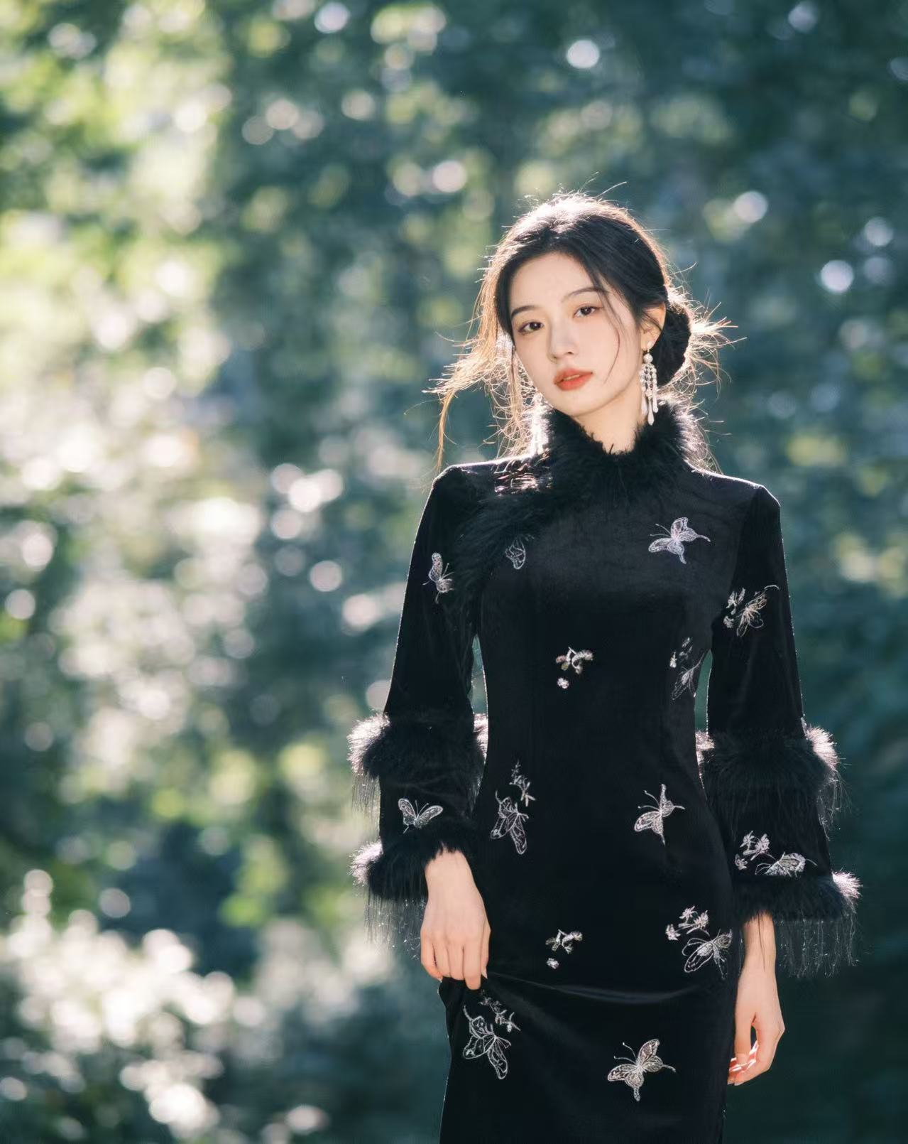 1579 【墨凌】 黑色 大毛 刺绣蝴蝶 旗袍