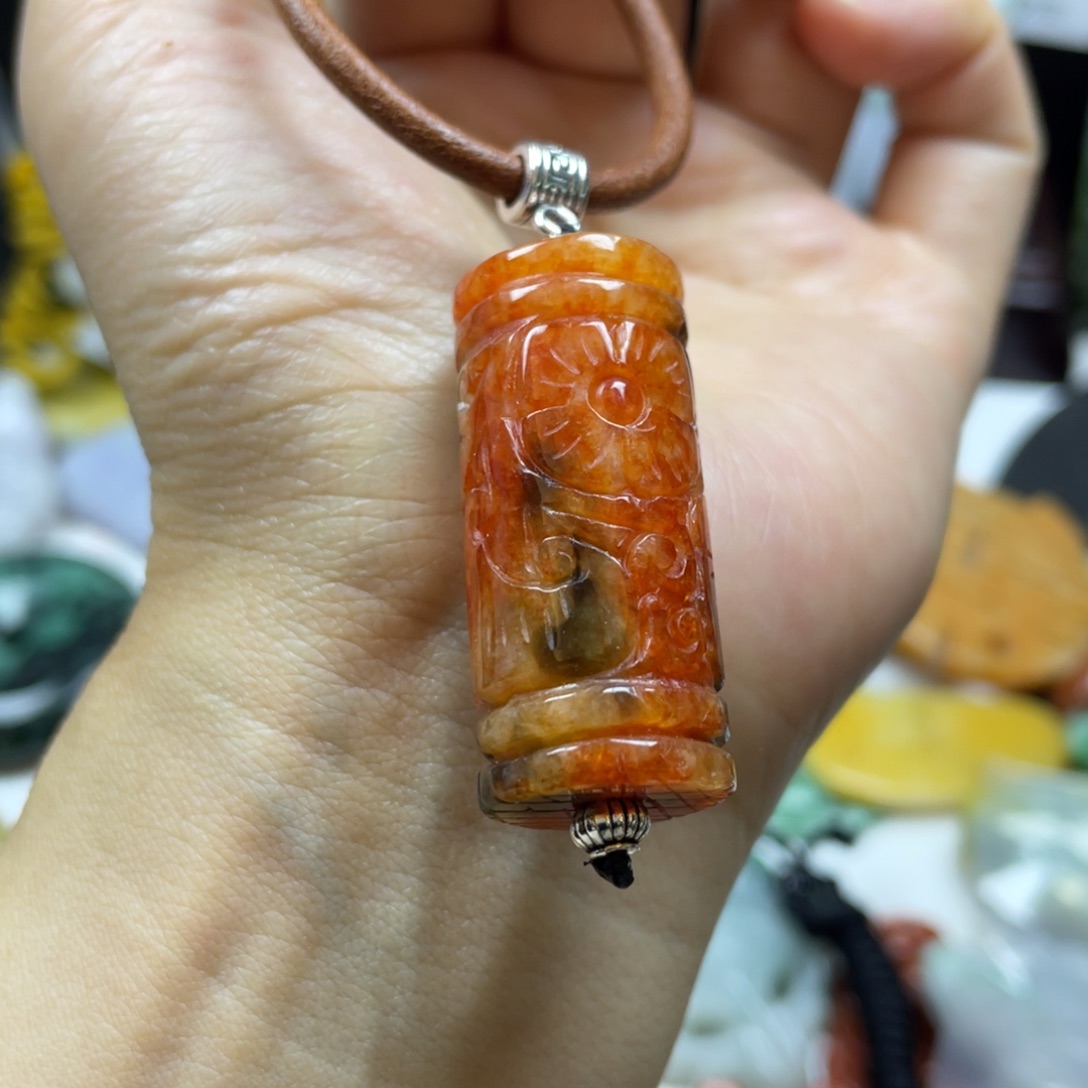 翡翠颈饰18K金镶嵌牌子