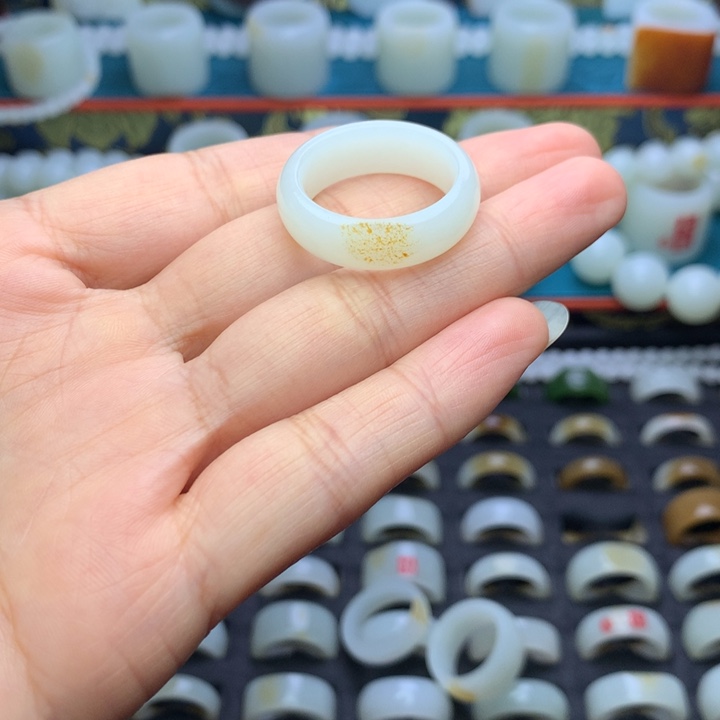 现***男和田玉未镶嵌戒指