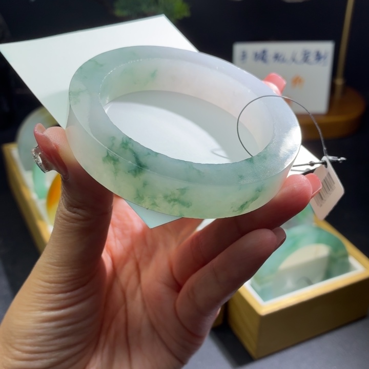 定制翡翠未镶嵌翡翠手镯