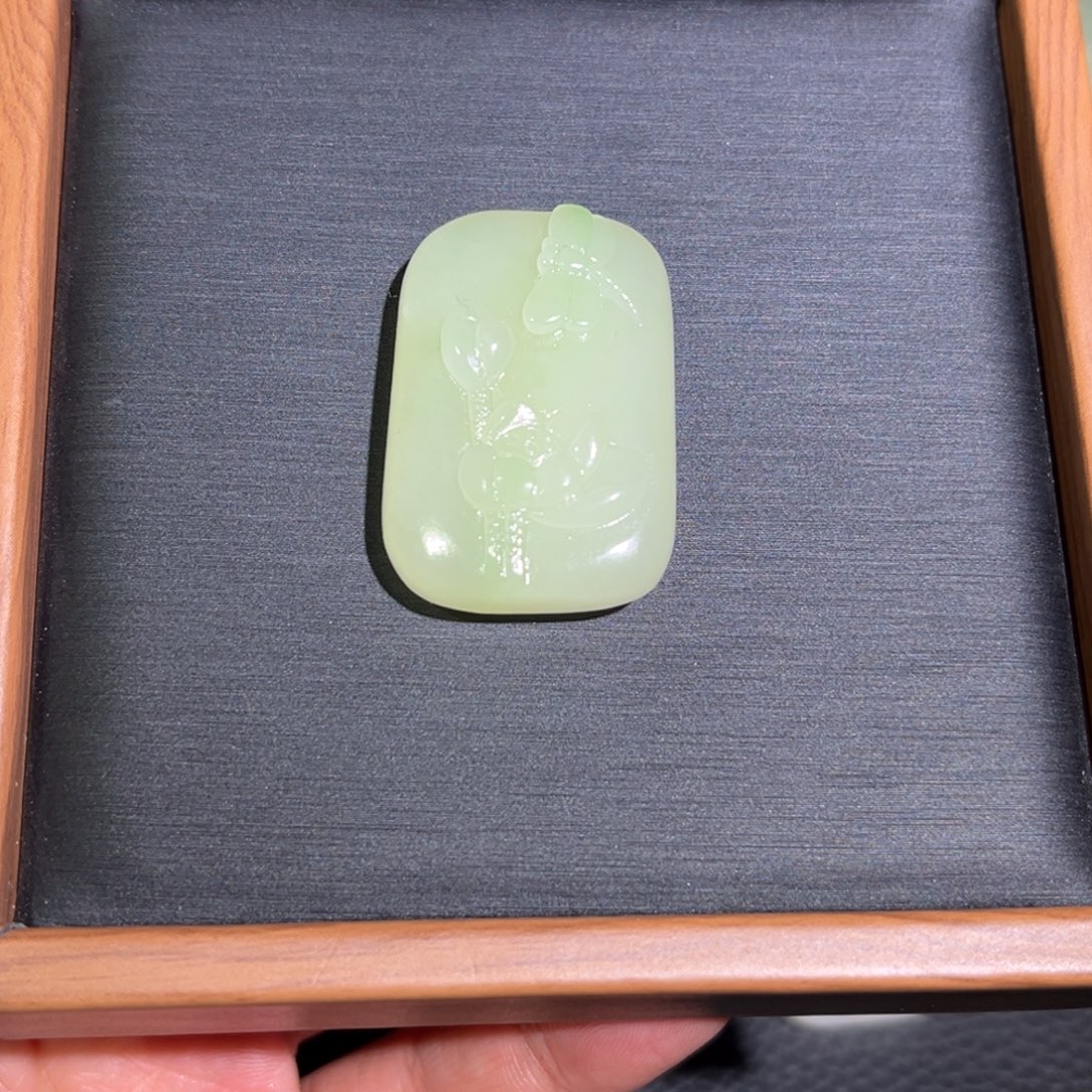 和田玉未镶嵌颈饰翠青蝶恋花