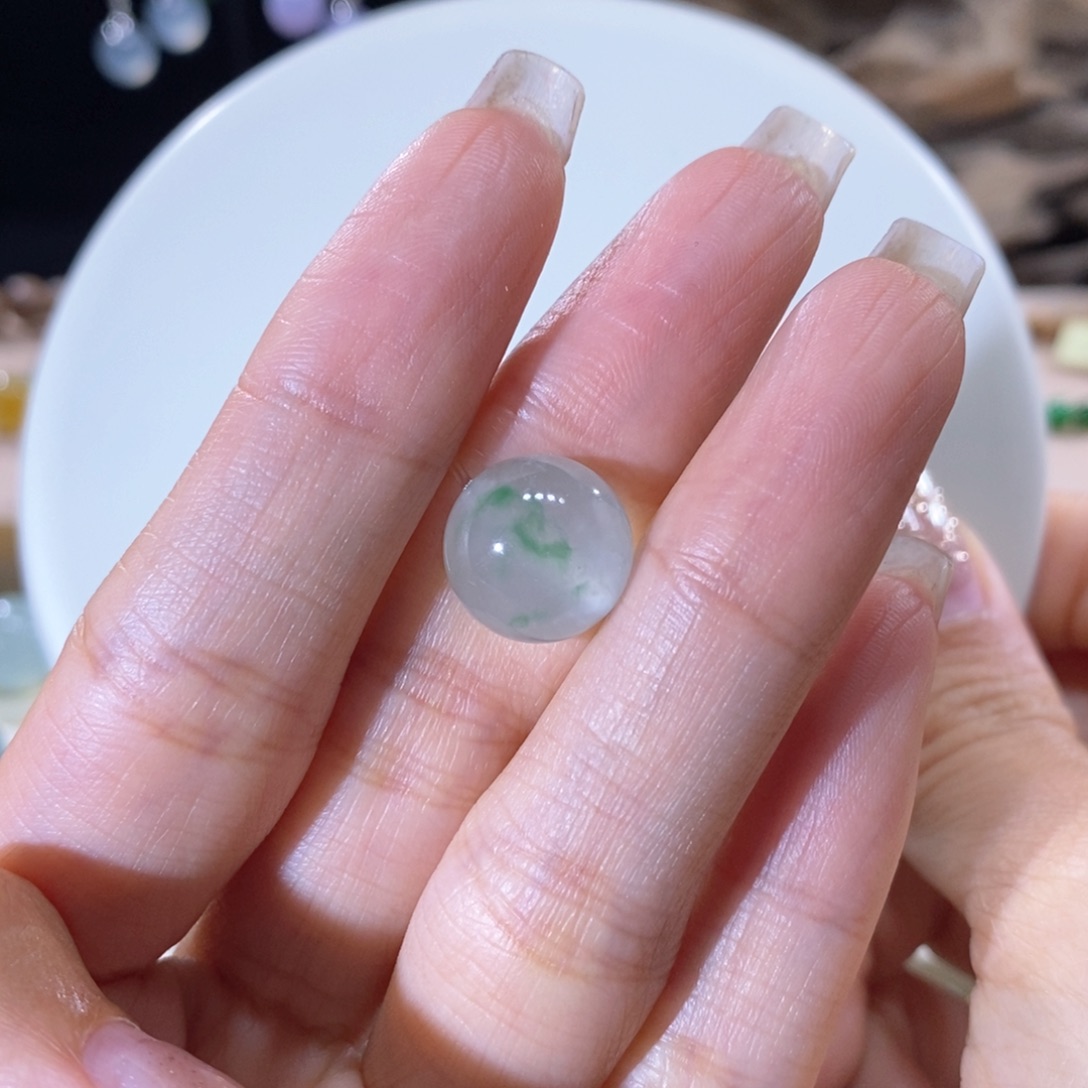 羽***轶翡翠未镶嵌颈饰翡翠高冰绿花珠