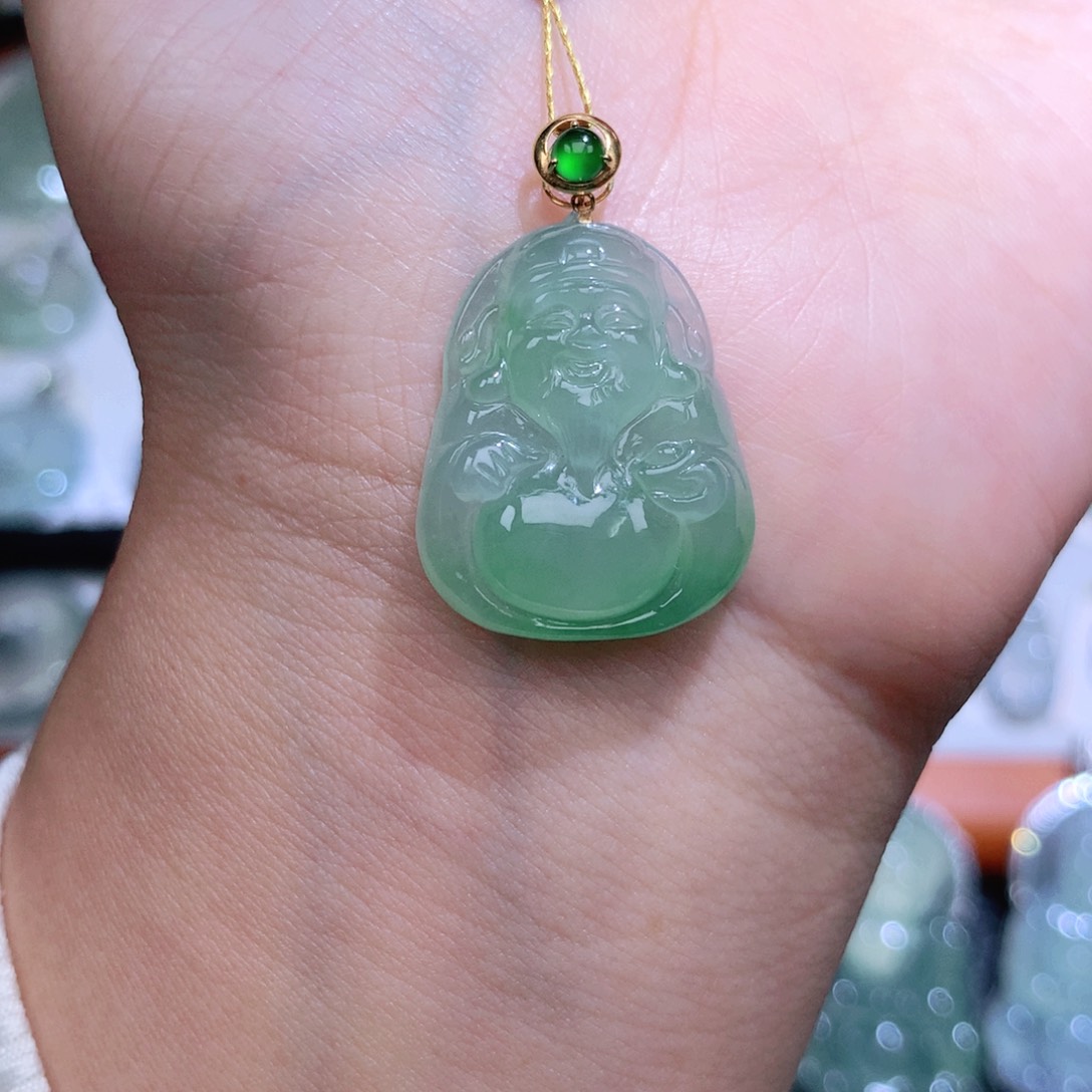 翡翠18K金镶嵌颈饰财神爷