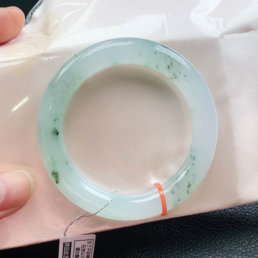 翡翠手镯未镶嵌天然翡翠手镯