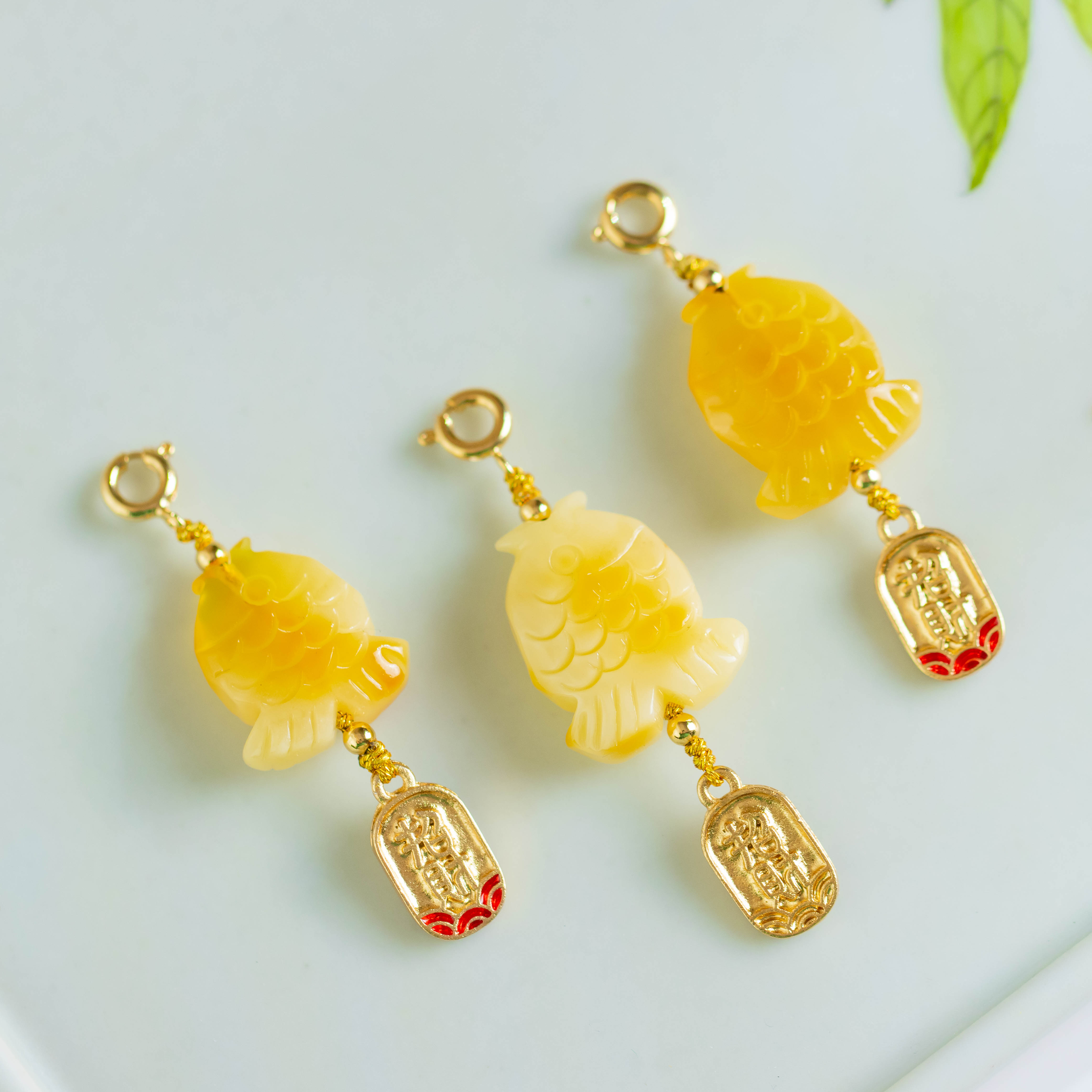 蜜蜡招财鲤鱼吊坠不含链（多样性发货 发其一）